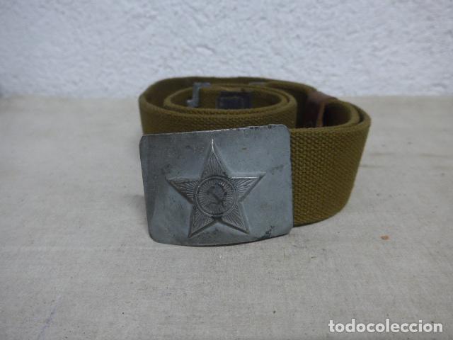 Militaria: Antiguo cinturon de lona con su hebilla rusa, original. URSS comunista.