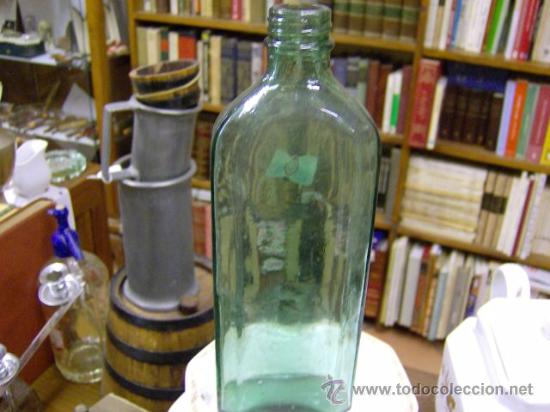 Miniaturas de perfumes antiguos: ANTIGUO FRASCO  FARMACIA VIDRIO  VERDE APROX  1950   CORREOS 2.5&euro;