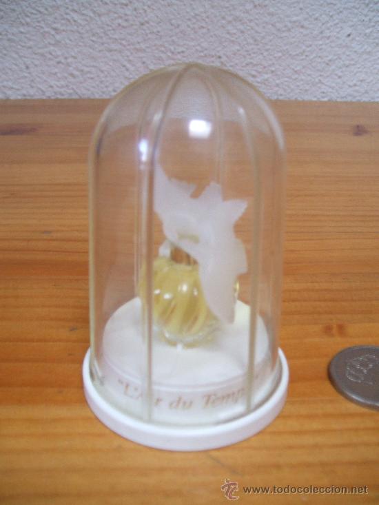 Miniaturas de perfumes antigos: L&acute;Air du Temps de Nina Ricci. Con su estuche