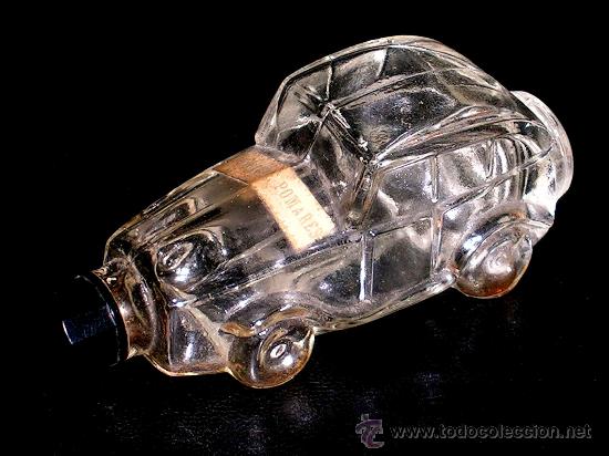 Miniaturas de perfumes antiguos: Envase de perfume Pomares, cristal con forma de autom&oacute;vil y tap&oacute;n de baquelita, a&ntilde;os 40-50.