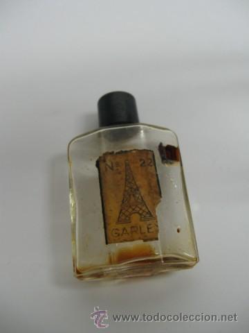 Miniaturas de perfumes antiguos: BOTELLA EN MINIATURA GARLEY N&ordm; 22, VIDRIO PRENSADO TAPON BAKELITA. PP.SG.XX. MIDE 5 X 3,5 CM.