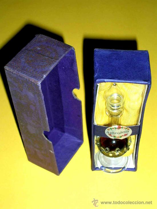 Miniature di profumi antiche: Antiguo frasco perfume Aphrodesia cristal hecho a mano. Con su caja original