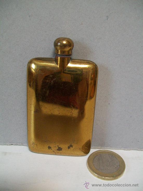 Miniaturas de perfumes antiguos: Perfumador antiguo  de lat&oacute;n 7x4 cm.