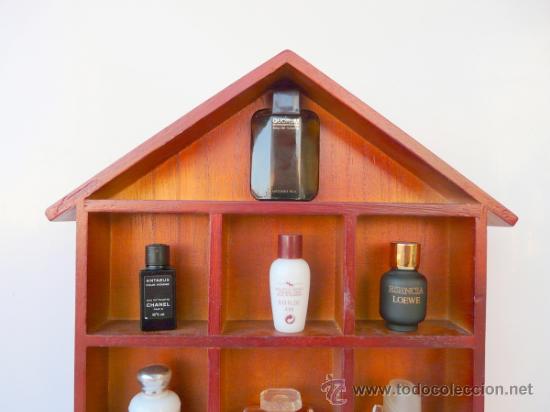 expositor de madera con 12 miniaturas de perfum - Compra venta en  todocoleccion