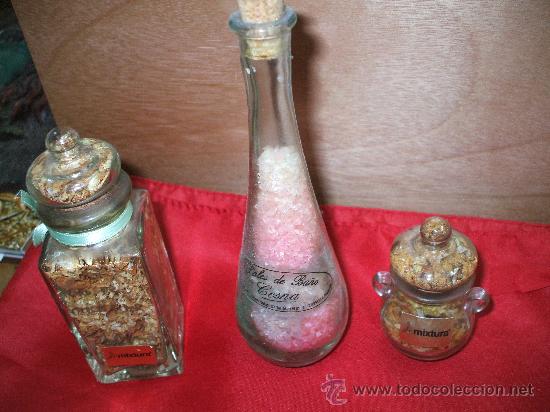 Miniaturas de perfumes antigos: Lote de 2 tarros de cristal con mixtura y 1 de sales  fabricados en Valencia