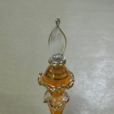 Miniaturas de perfumes antiguos: ANTIGUO FRASCO DE CRISTAL PARA PERFUME, ESTILO ART NOVEAU, MIDE 14 CMS DE ALTO.