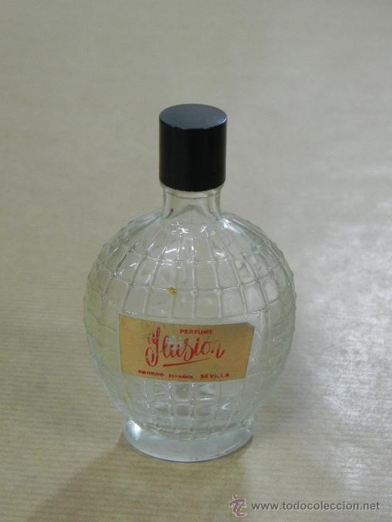 Miniaturas de perfumes antigos: ANTIGUO FRASCO DE PERFUME YLUSION, SEVILLA, MIDE 10 CMS.