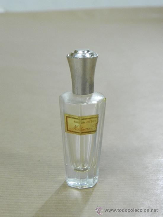 Miniaturas de perfumes antigos: ANTIGUO FRASCO DE PERFUME MADAME ROCHAS, MIDE 7 CMS., LE FALTA UN TROCITO DE LA ETIQUETA.