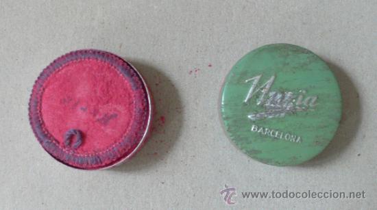 Miniaturas de perfumes antigos: Cajita de polvos Nuria,Barcelona. . 4 cms diametro. - Vell i Bell