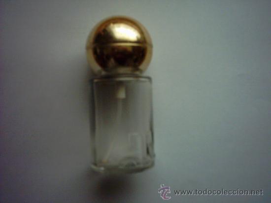 Miniaturas de perfumes antigos: FRASCO DE EAU DE TOILETTE COURR&Egrave;GES. BARCELONA. 50 ML. 10 Cm.