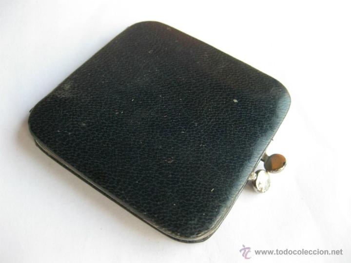 Miniaturas de perfumes antiguos: Polvera en cuero con espejo. - Foto 3