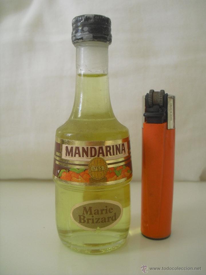 Miniaturas de perfumes antiguos: MIni botella, botellin en miniatura. Marie Brizard. Mandarina. botellita. Minibotella.