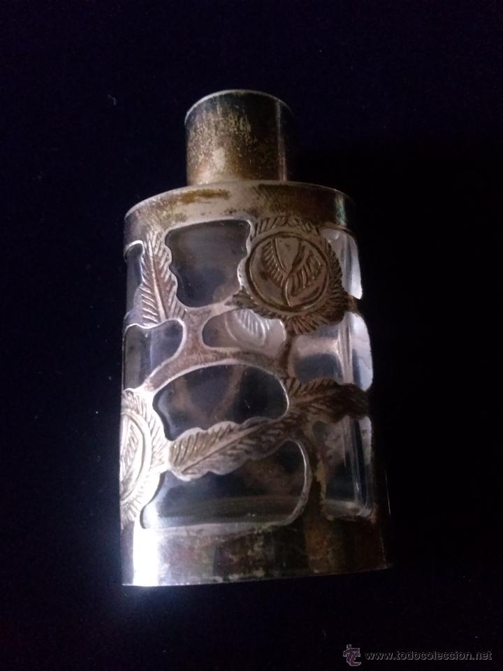 Miniaturas de perfumes antigos: PEQUE&Ntilde;O BOTE DE PERFUME DE PLATA Y CRISTAL