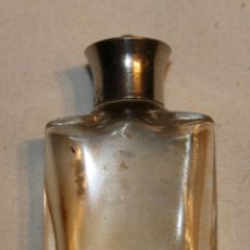 Miniaturas de perfumes antiguos: BOTELLITA DE PERFUME EN CRISTAL Y TAPÓN DE METAL - AÑOS 20/30. Lote 42184916