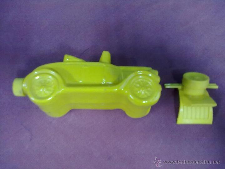 Miniaturas de perfumes antiguos: COCHE AMARILLO BOTELLA - Foto 2