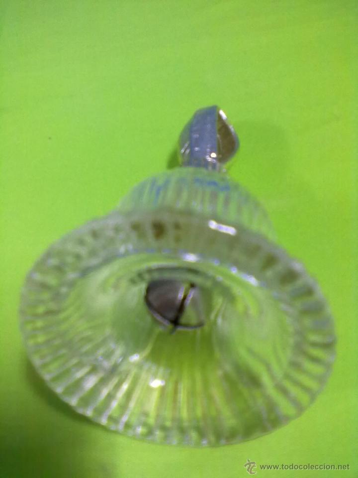 Miniaturas de perfumes antiguos: BOTELLA CAMPANILLA CRISTAL Y PLASTICO - Foto 2