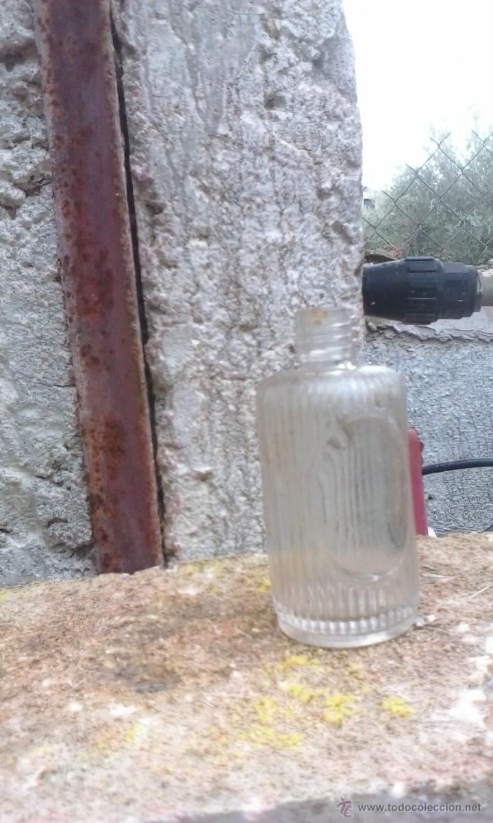 Miniatures of antique perfumes: ENVASE DE CRISTAL LABRADO A LA ESTRIA CON MARQUESINA PARA ETIQUETA , COLONIA O PERFUME DESCONOCIDO