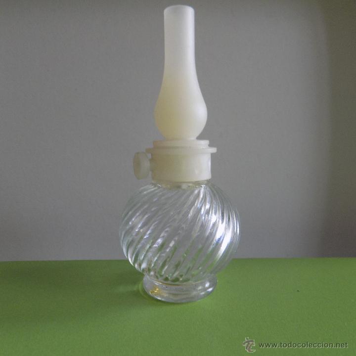 Miniaturas de perfumes antiguos: perfume avon, en forma de quinque , vacio - Foto 1