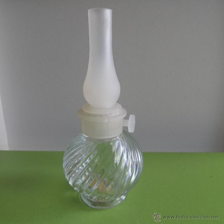 Miniaturas de perfumes antiguos: perfume avon, en forma de quinque , vacio - Foto 1