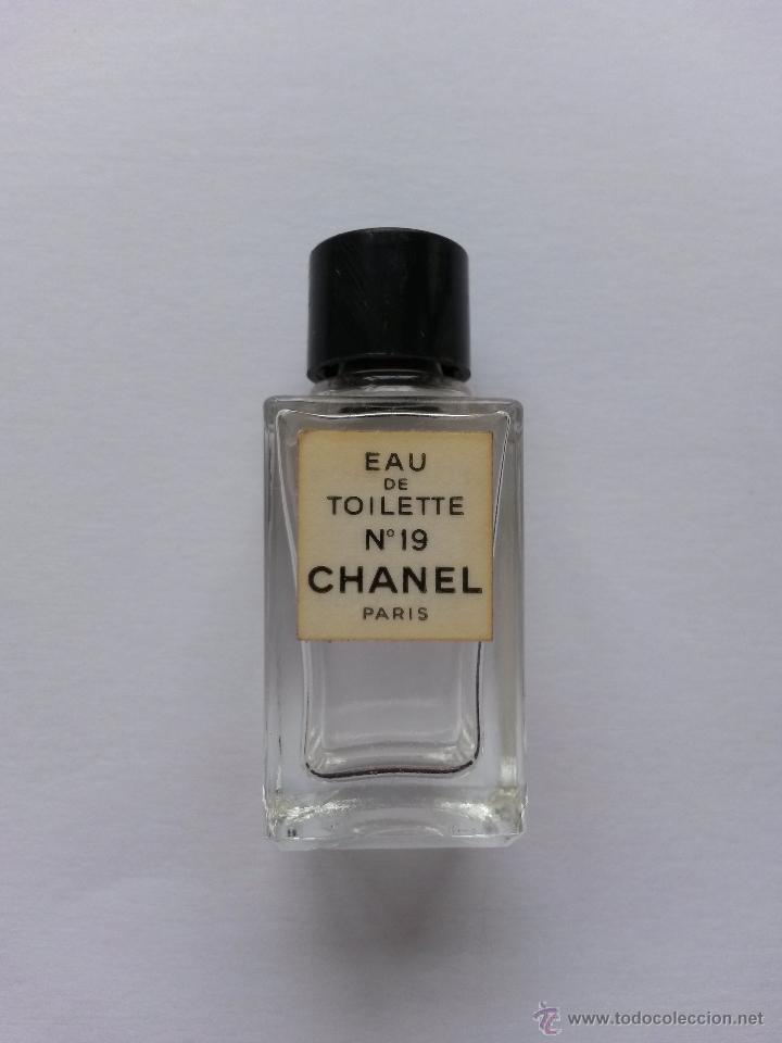 Miniaturas de perfumes antigos: Botella frasco de colonia chanel n&ordm; 19  de 4 x 1,7 x 1,7 cms