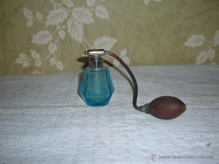 Miniaturas de perfumes antiguos: Frasco de Perfume en color azul altura 8 cm