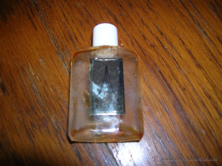 Miniaturas de perfumes antiguos: Antiguo frasquito de perfume - Foto 1