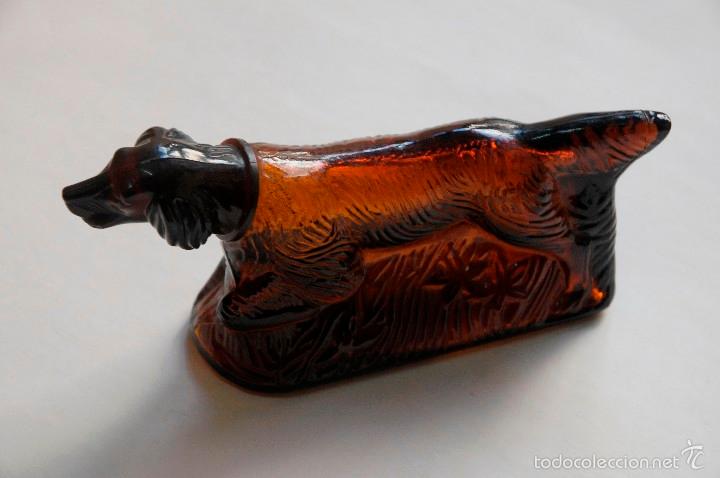 Miniaturas de perfumes antiguos: botella perro seter irlandes - Foto 2
