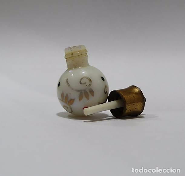 Miniaturas de perfumes antiguos: Miniatura perfumero perfume en cristal decorado a mano - Siglo XX - Foto 2 - 67936485