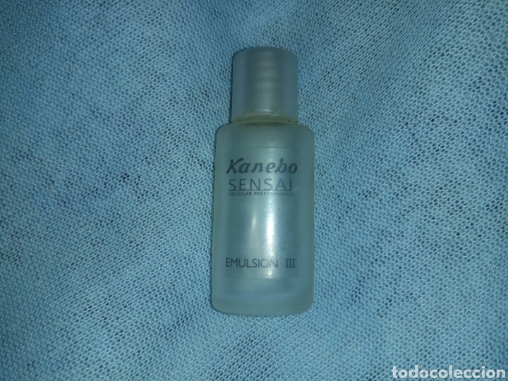 Miniaturas de perfumes antigos: BOTELLITA DE EMULSI&Oacute;N VAC&Iacute;A KANEBO SENSAI
