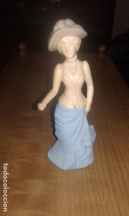 Miniaturas de perfumes antiguos: BOTE DE COLONIA VACIO DE AVON - Foto 1
