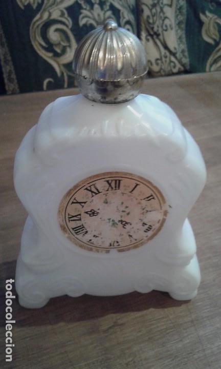 Miniaturas de perfumes antigos: Frasco de perfume estilo vintage de AV&Oacute;N