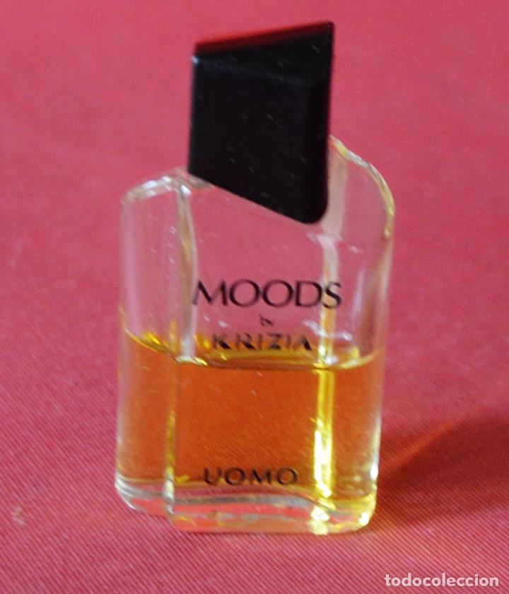 Miniaturas de perfumes antigos: MOODS - KRIZIA - UOMO - MINIATURA DE PERFUME MEDIO LLENA - 5 CM.