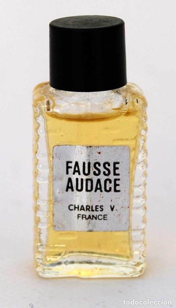 Miniaturas de perfumes antigos: Perfume miniatura Fausse Audace de Charles V. Lleno