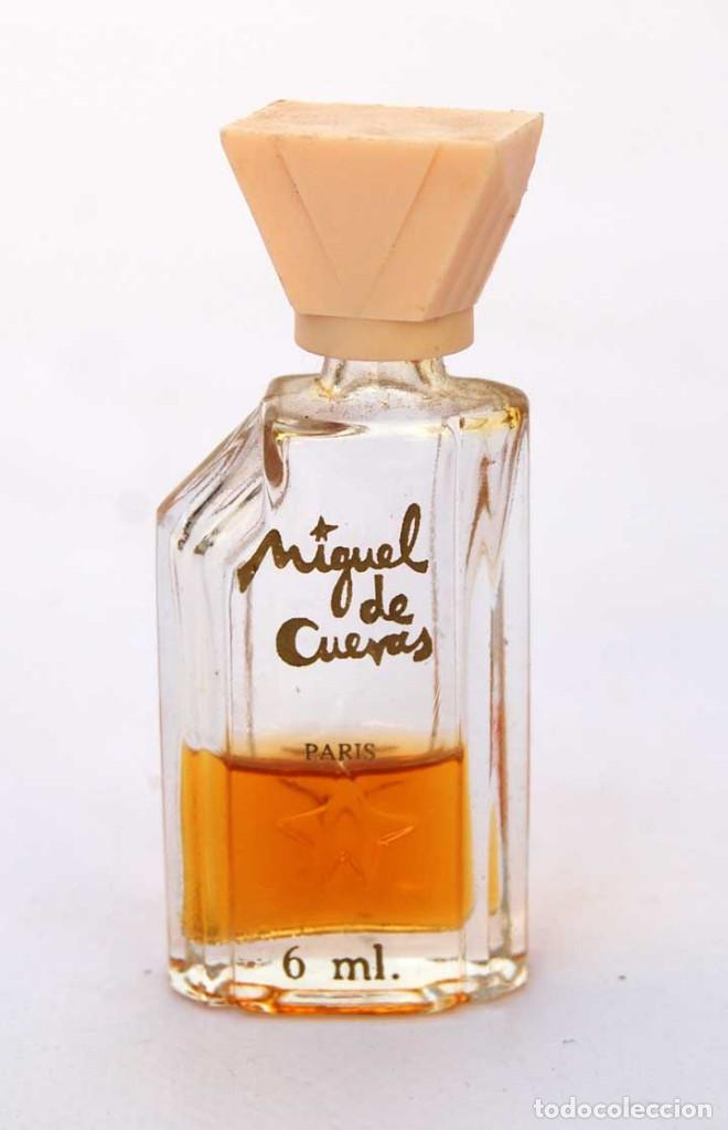 Miniaturas de perfumes antigos: Perfume miniatura Miguel de Cuevas, Par&iacute;s. 6 ml. Parcialmente lleno