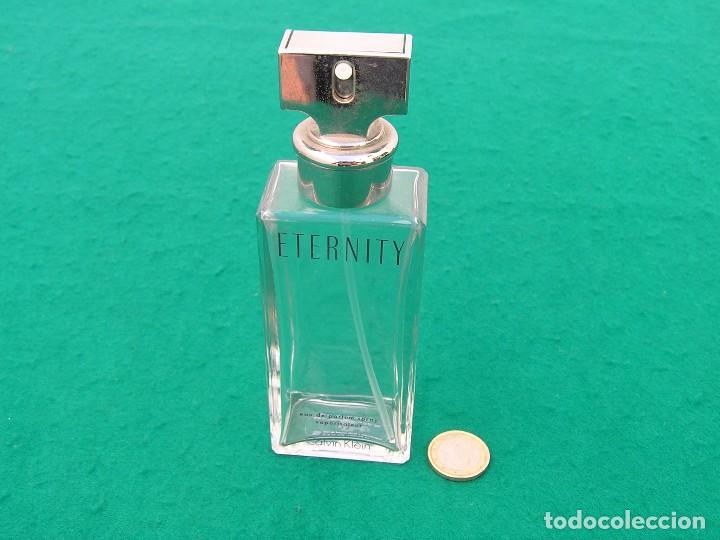 Miniaturas de perfumes antigos: Eternity de Calvin Klein. 100 ml. Con pulsador vaporizador. Vac&iacute;o. NO ES MINIATURA.