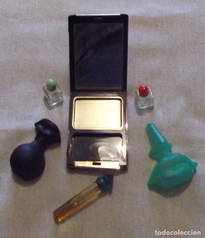 Miniaturas de perfumes antigos: lote cinco mini botellas de perfume algunas llenas + polvera para sombras de ojos