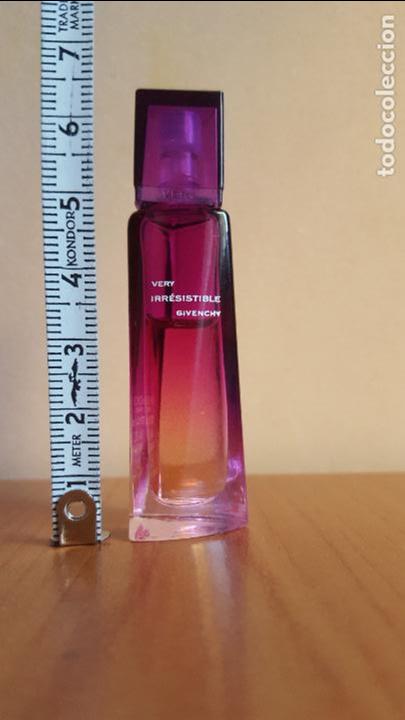 Miniaturas de perfumes antiguos: PERFUME VERY IRRESISTIBLE GIVENCHY - Foto 1