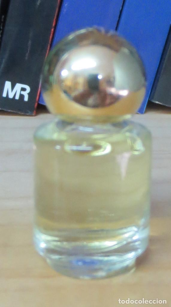 Miniaturas de perfumes antiguos: MINIATURA DE PERFUME LLENA - Foto 1