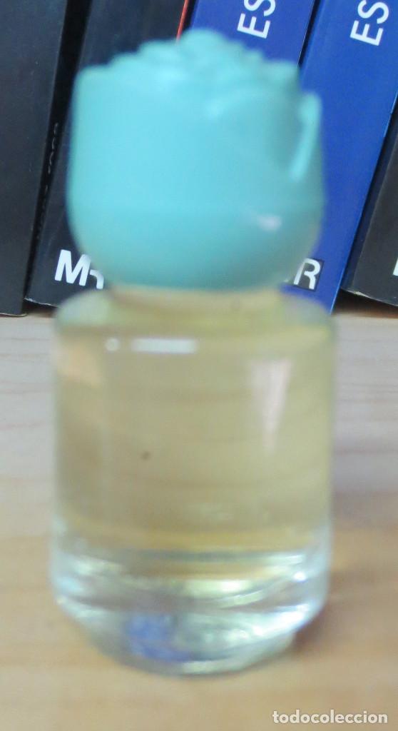 Miniaturas de perfumes antiguos: MINIATURA DE PERFUME LLENA - Foto 1