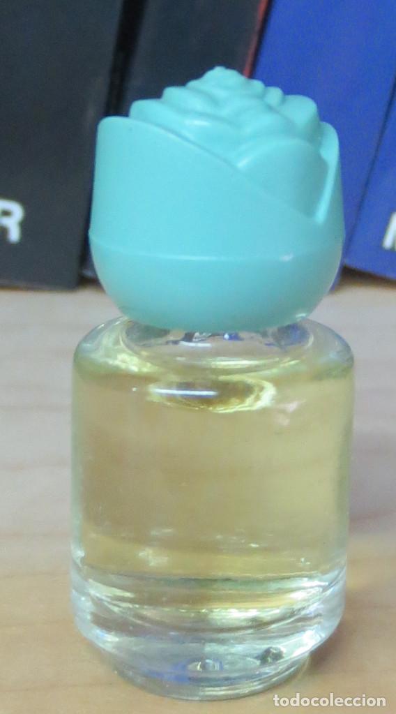 Miniaturas de perfumes antiguos: MINIATURA DE PERFUME LLENA - Foto 1