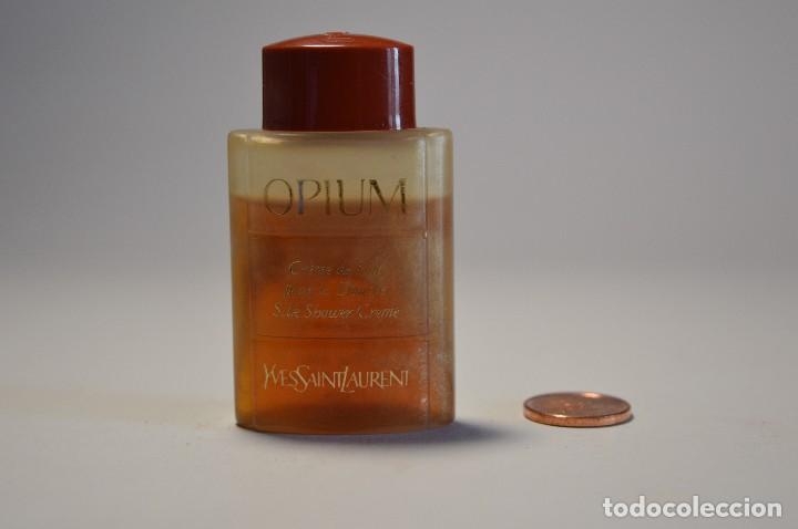 &Eacute;chantillons de parfums anciens: MINIATURA GEL DE DUCHA PERFUME OPIUM CR&Egrave;ME DE SOIE POUR LA DOUCHE SILK SHOWER CREME YVESSAINTLAURENT