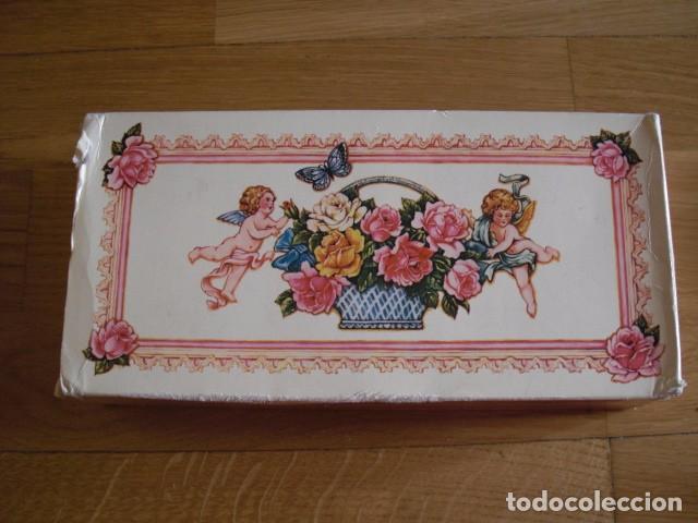 Miniatures of antique perfumes: CAJA ANTIGUA CON 3 JABONES PERFUMADOS DE AVON.