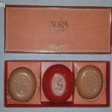 Miniaturas de perfumes antiguos: LOEWE AURA. CAJA CON 3 PASTILLAS DE JABON Y 1 JABONERA. DESCATALOGADA Y PRECINTADAS. 100 G UNIDAD.. Lote 103226287