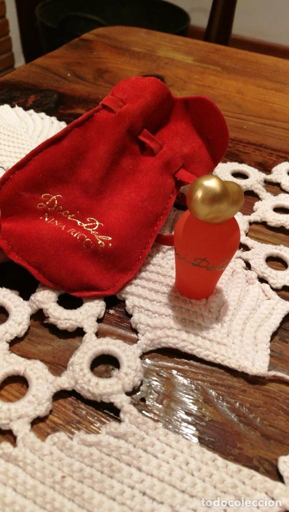 Miniaturas de perfumes antiguos: MUESTRA DEC&Iacute;-DEL&Agrave; NINA RICCI, COLOR NARANJA CON SU BOLSITA..