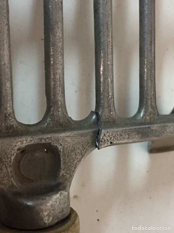 Miniaturas de perfumes antiguos: Soporte para plancha - Foto 3