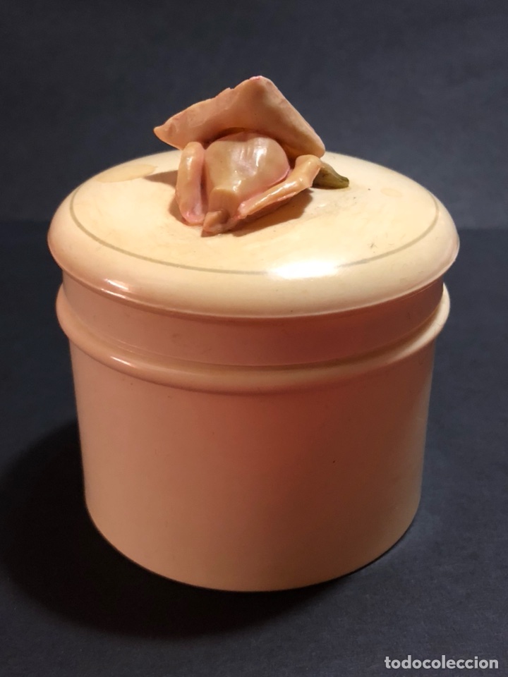 Miniaturas de perfumes antiguos: Antigua polvera de celuloide para tocador - Foto 1