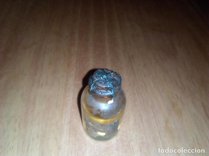 Miniaturas de perfumes antigos: Botella creo que con extracto de perfume