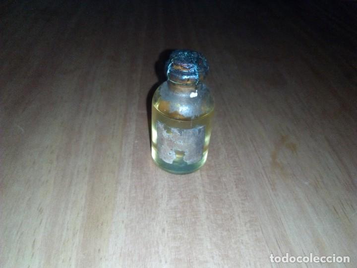 Miniaturas de perfumes antiguos: Botella creo que con extracto de perfume - Foto 2