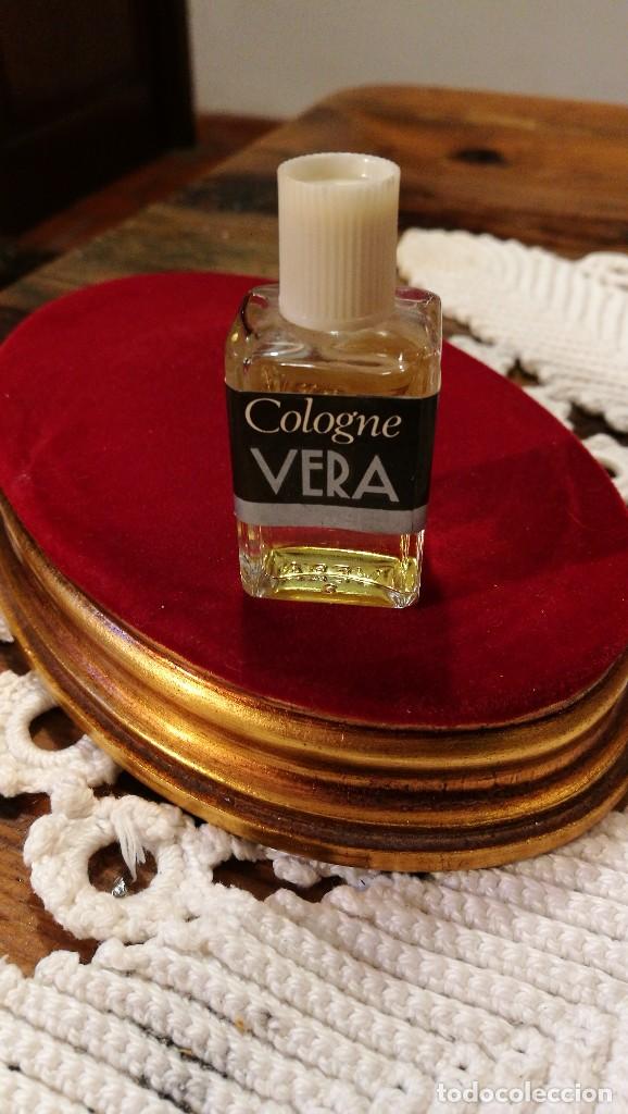 Miniaturas de perfumes antigos: ANTIGUA MINIATURA de VERA.