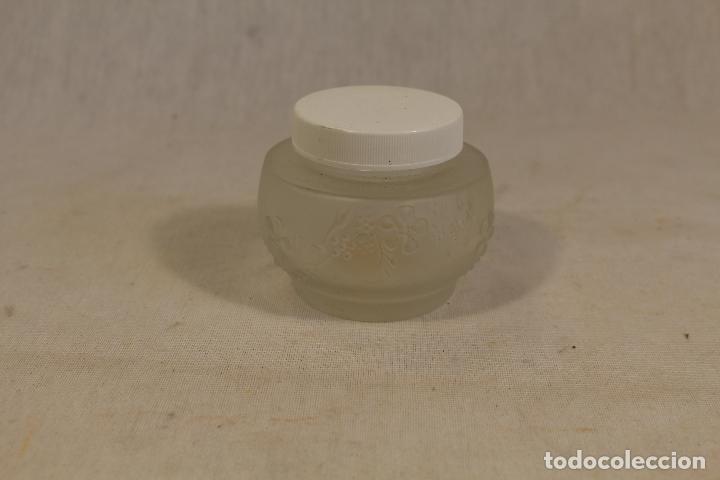 Miniaturas de perfumes antiguos: tarro crema avon - Foto 3